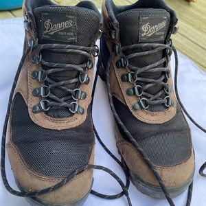 DANNER lightweight women’s hiking boot 7.5